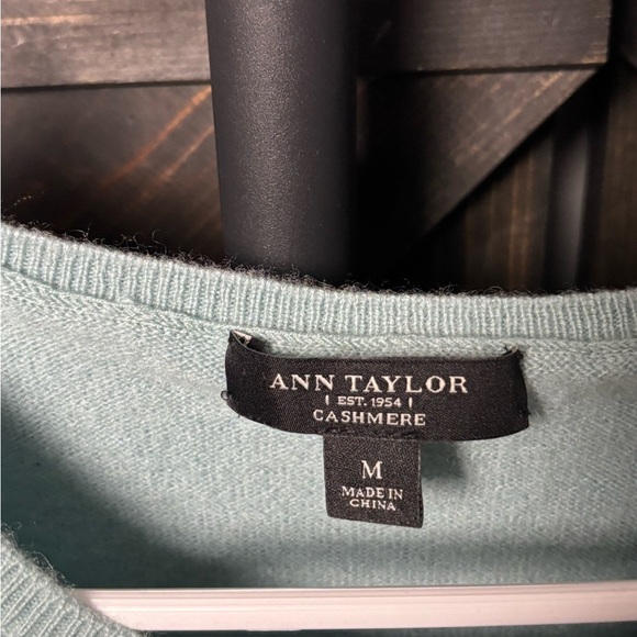 Ann Taylor 100% Cashmere Sweater M Blue Ruffle Front Short Sleeve Pullover Top - Picture 3 of 4